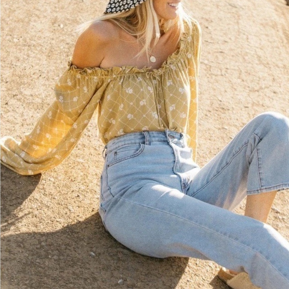 NWT Billabong 'Fall in Love' Yellow Floral Off-Shoulder Top - Size M